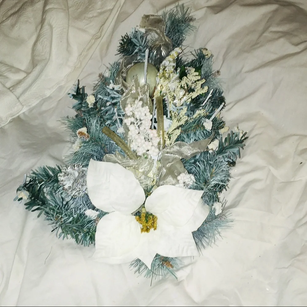 NEW Blue/White Winter Christmas Holiday Floral Spray Hangable Centerpiece 🎉HP🎉 - Picture 13 of 16